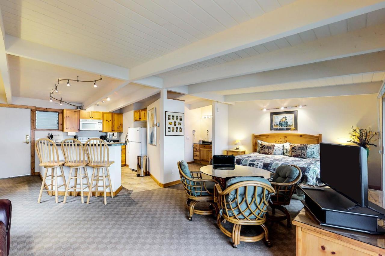 Many Springs Lakefront Condos ビッグフォーク 部屋 写真