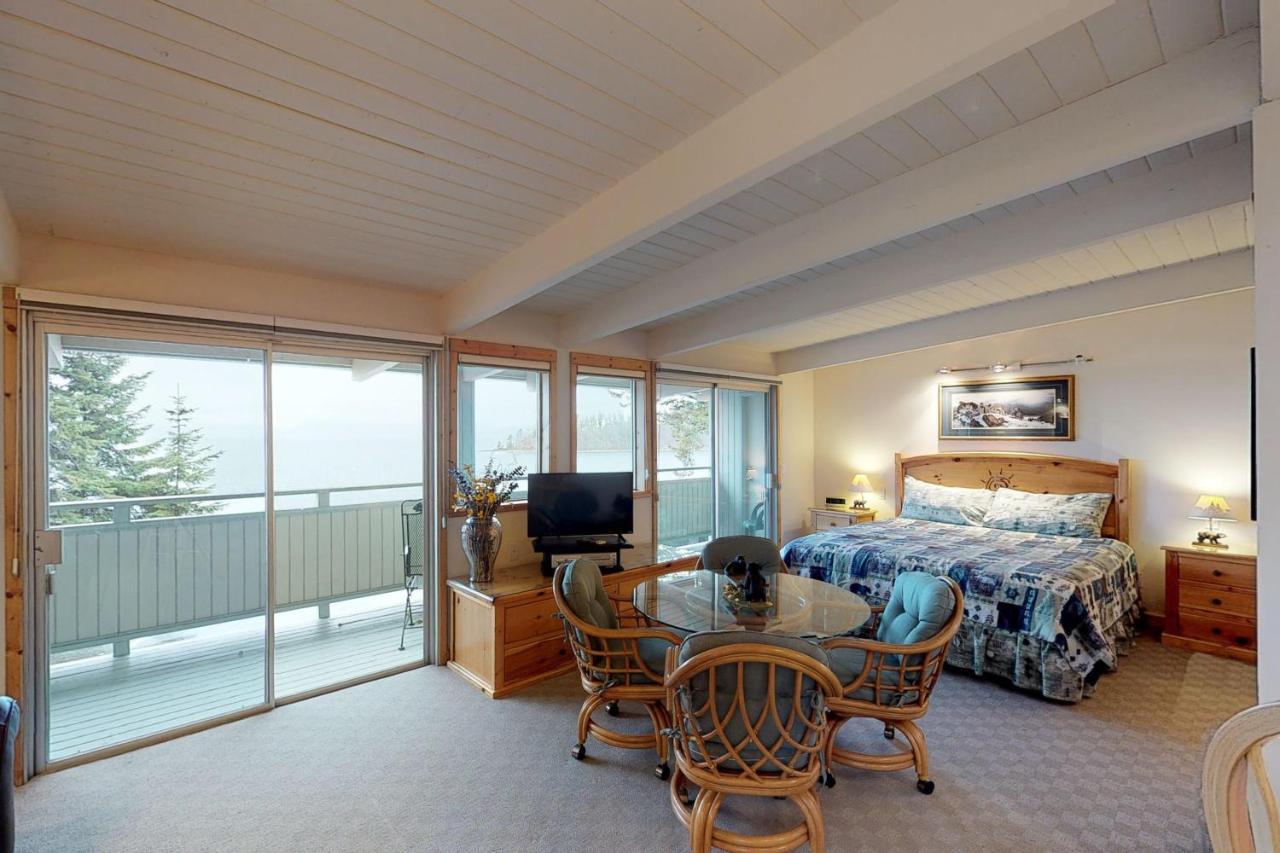 Many Springs Lakefront Condos ビッグフォーク 部屋 写真